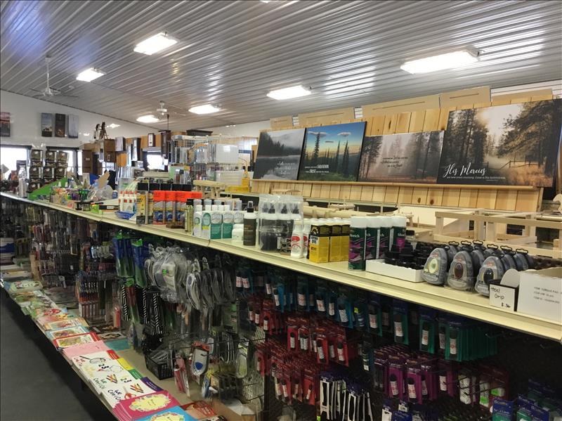 LnR Footwear & Gifts Topeka, IN